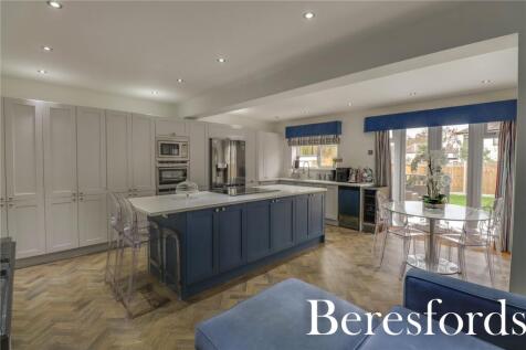 Rayleigh Road, Hutton, CM13