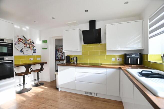 KITCHEN/BREAKFAST ROOM