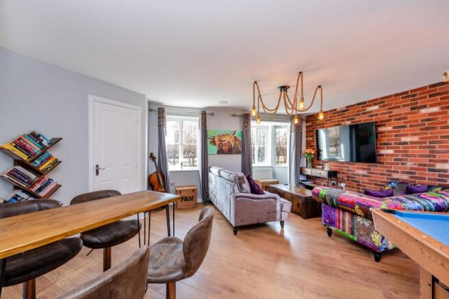Lounge/ dining room