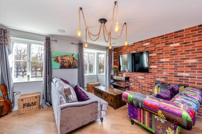 Lounge/ dining room