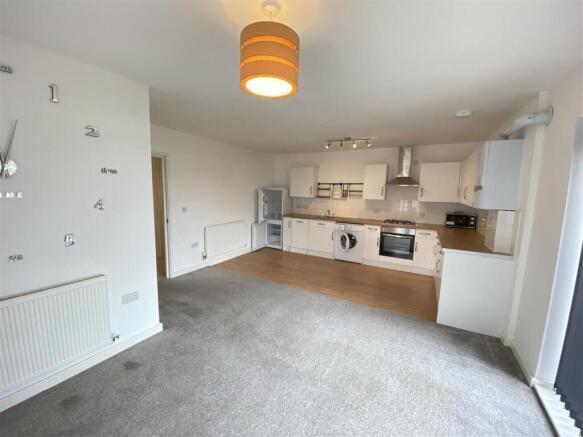 Open Plan Kitchen / Lounge