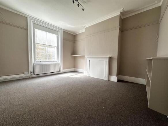 Lounge/ bedroom
