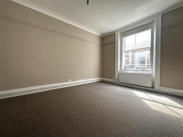 Lounge/ bedroom