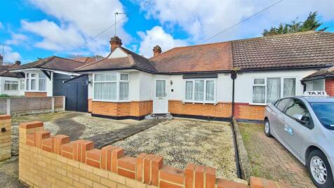 Leigh on Sea - 2 bedroom semi-detached bungalow for ...