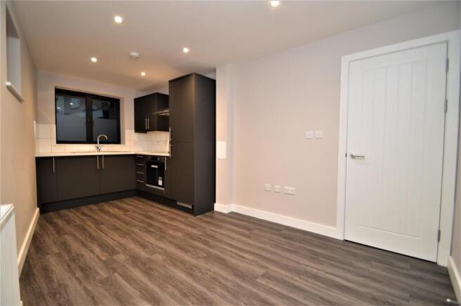 Flat 2, 2 Chapel Road (3).JPG