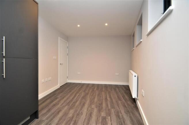 Flat 2, 2 Chapel Road (4).JPG