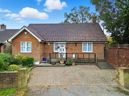 CHAIN FREE: Parkfields, Roydon
