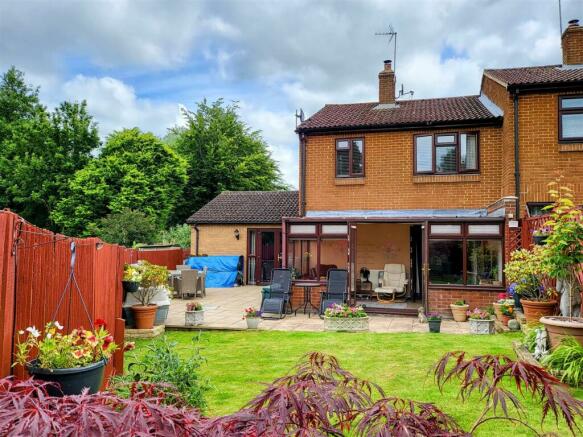 SOUTH-FACING REAR GARDEN