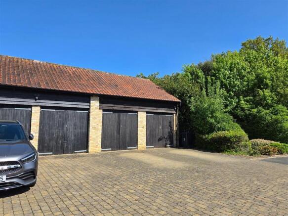 GARAGE & PARKING