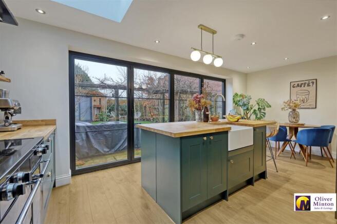SUPERB KITCHEN / DINING ROOM