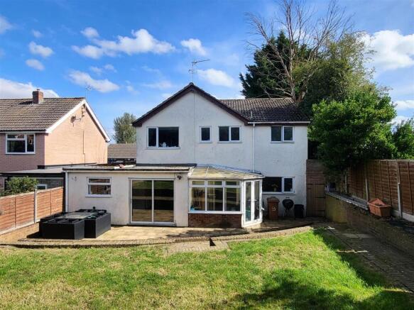 ENCLOSED REAR GARDEN