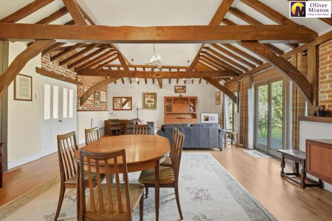 OPEN PLAN LIVING ROOM / KITCHEN