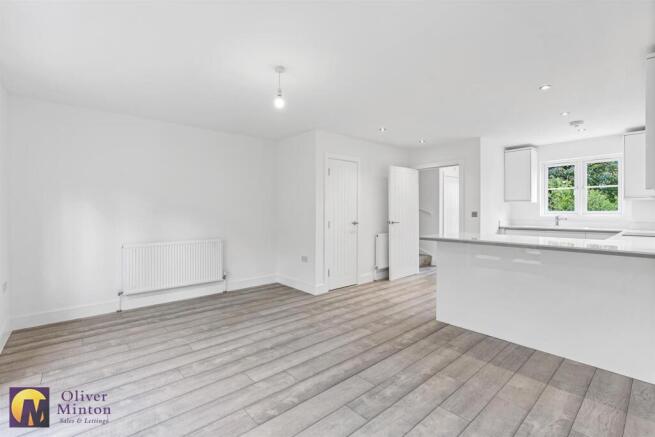 SUPERB 22'7 OPEN-PLAN LIVING ROOM / KITCHEN