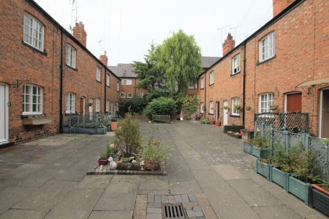 2 bedroom terraced house  for sale Chester