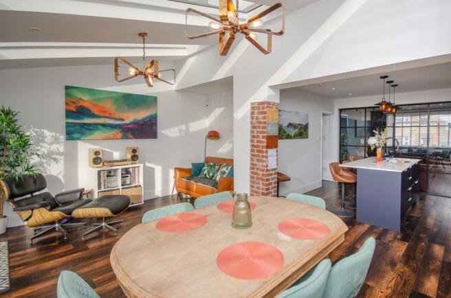 Family-dining room pic 3.jpg