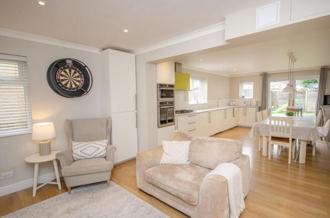 Family room pic 2.jpg