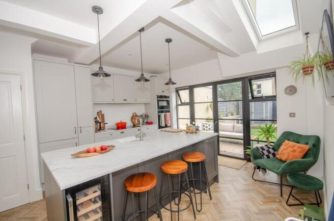 Kitchen pic 2.jpg