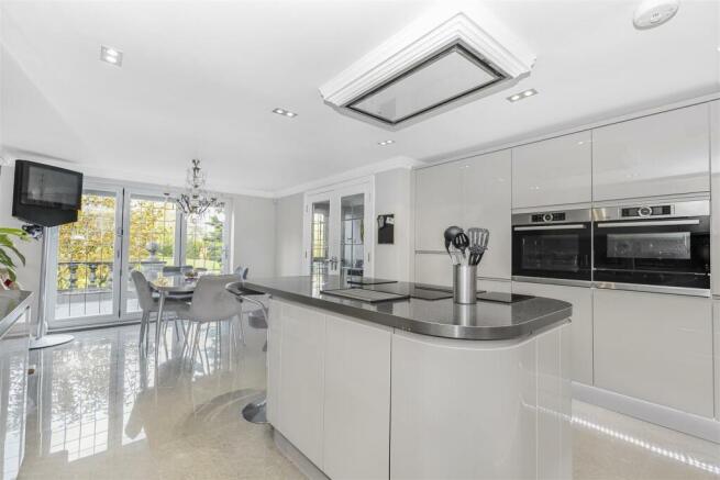 Kitchen pic 2.jpeg
