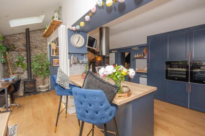 Kitchen pic 2.jpg