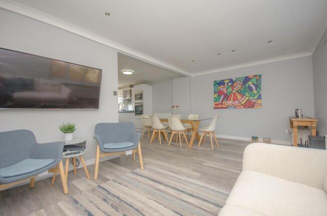 Living room pic 2.jpg