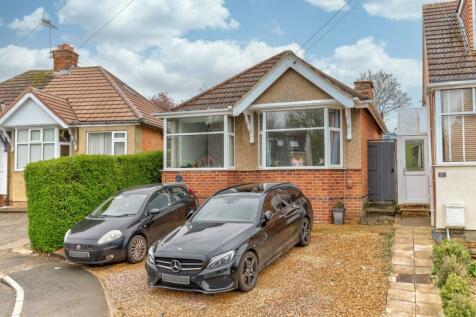 Spinney Hill - 2 bedroom detached bungalow for sale