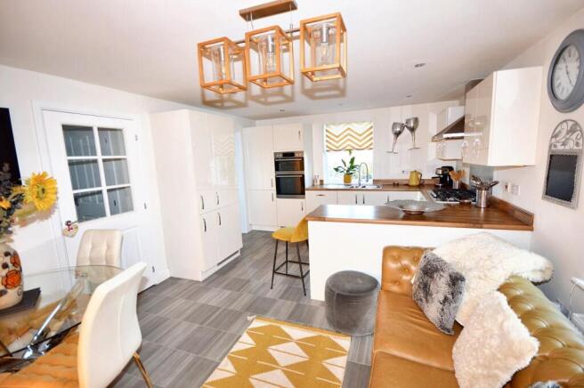Kitchen/Breakfast Room