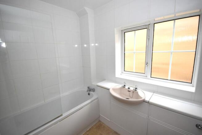 Bathroom 2.JPG