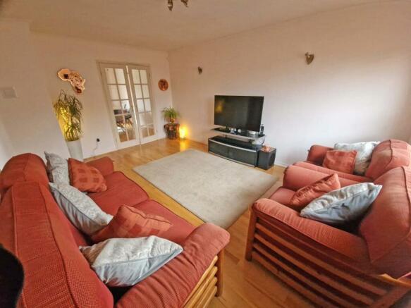 Lounge2.jpg