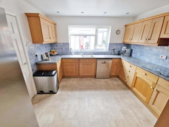 Kitchen4.jpg