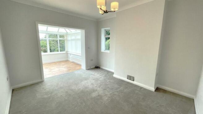 DINING/SITTING ROOM