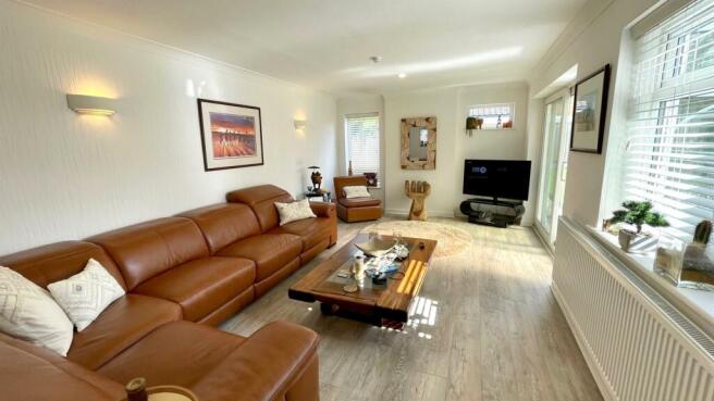 LOUNGE AREA
