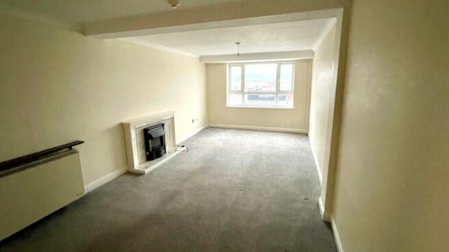 LOUNGE/DINING ROOM