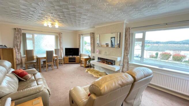 TRIPLE ASPECT LOUNGE/DINING ROOM