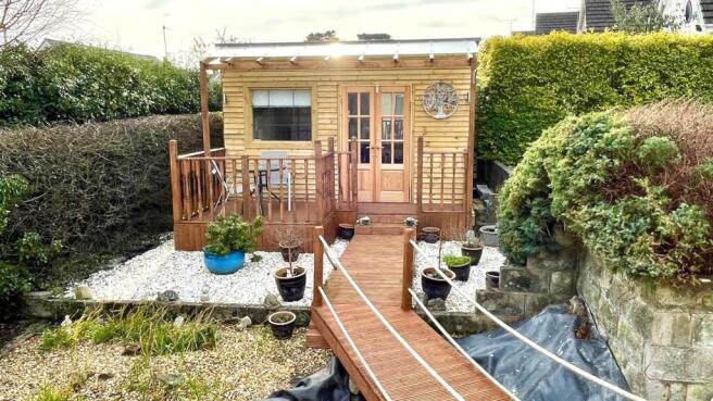 CUSTOM BUILT SUMMERHOUSE