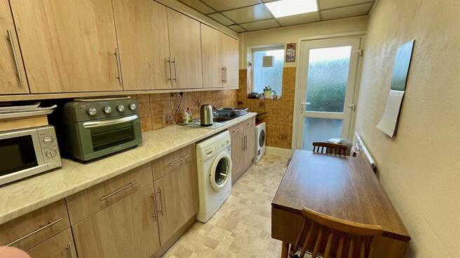 KITCHEN/BREAKFAST ROOM