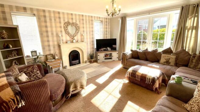 dulas close 10 new lounge pic 1.jpg