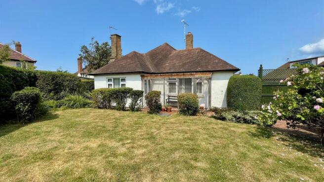 ATTRACTIVE REAR GARDEN