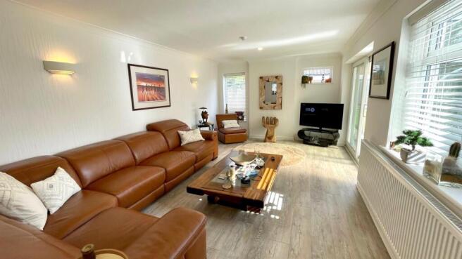 LOUNGE AREA