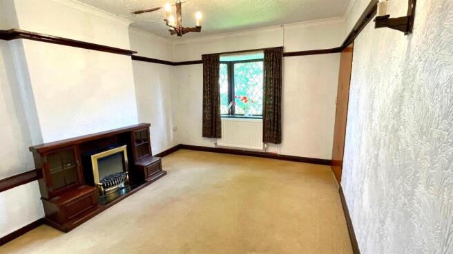 DUAL ASPECT LOUNGE