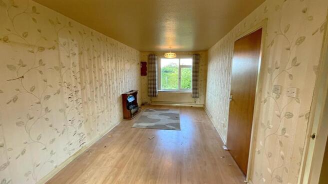 DOUBLE ASPECT LOUNGE/DINING ROOM