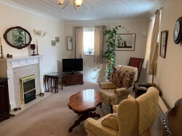 DOUBLE ASPECT LOUNGE