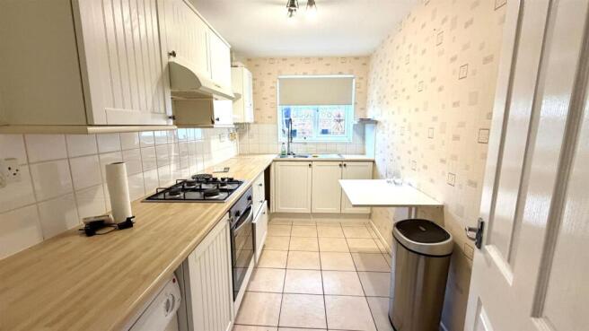 TILED KITCHEN/BREAKFAST ROOM
