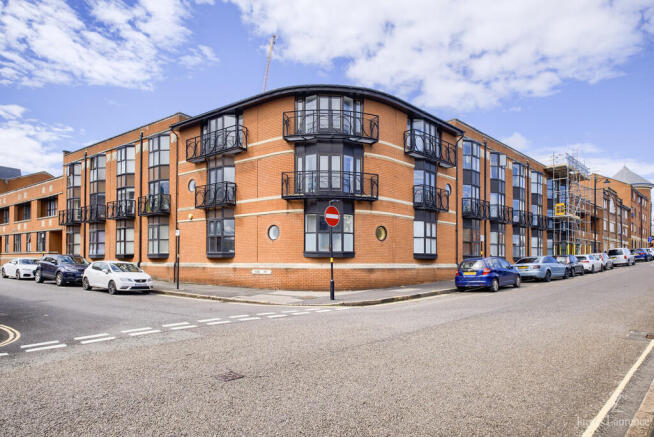 KINGS COURT EXTER...