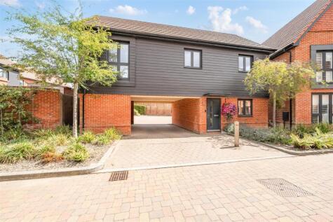 Stirling Close Crowthorne, Berkshire, RG45 6JF
