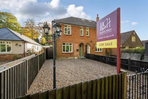 Addiscombe Road, Crowthorne, Berkshire, RG45 7JU