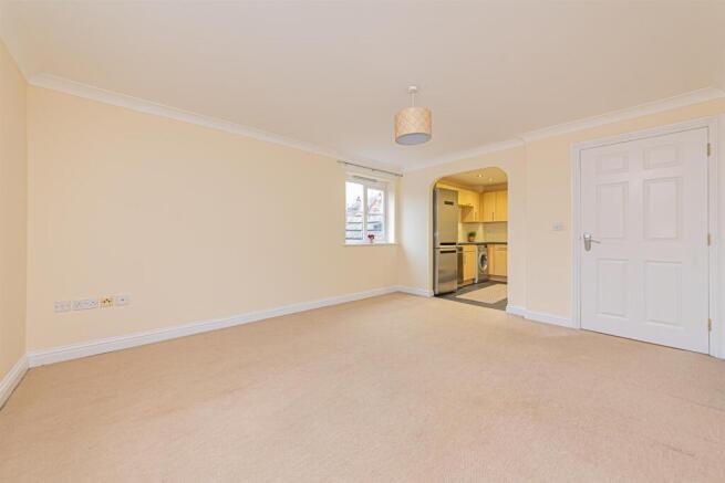 3 St Francis Close (8).jpg