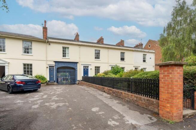 77 Woodstock Road-05660