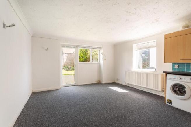 lounge kitchen (1).jpg