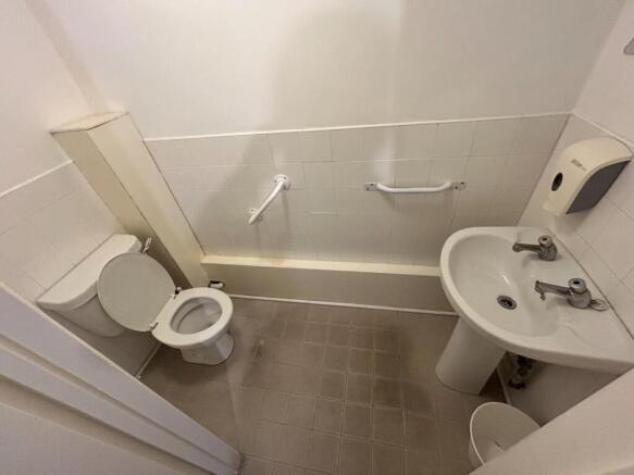 Room 8 Hereford wc.jpg