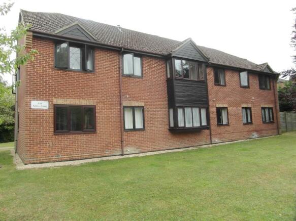 2 Bed property to rent in chandlers ford #2